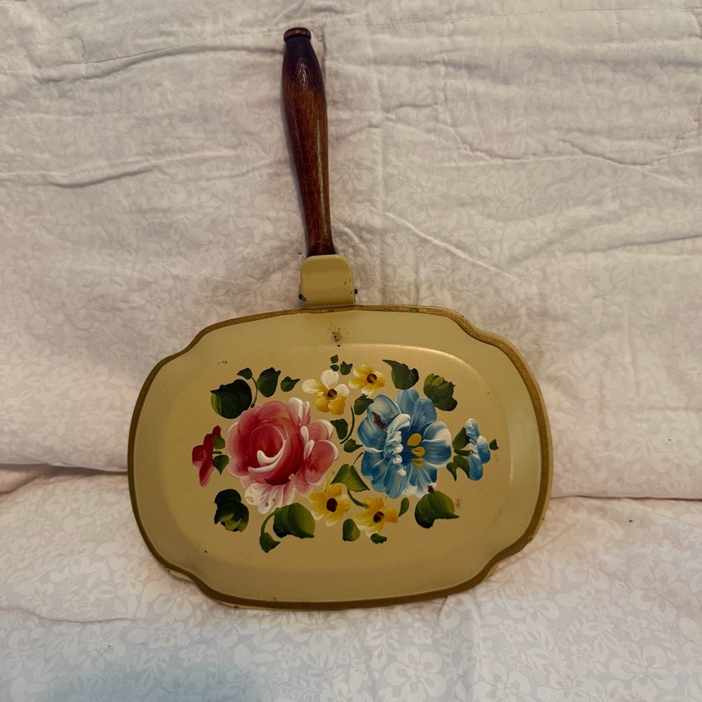 Vintage Nashco toleware painted silent butler crumb catcher gold pink blue